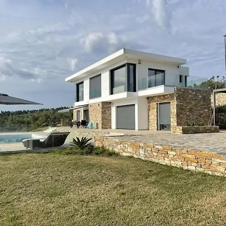 Okoa Comfortable Holiday Vila